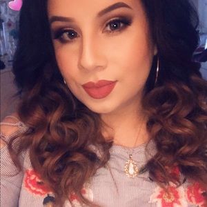 Meet your Posher, Hannia